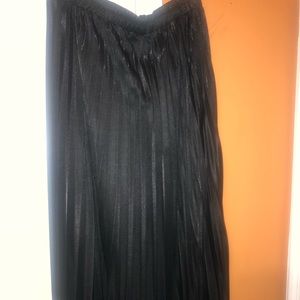 Maxi pleated skirt